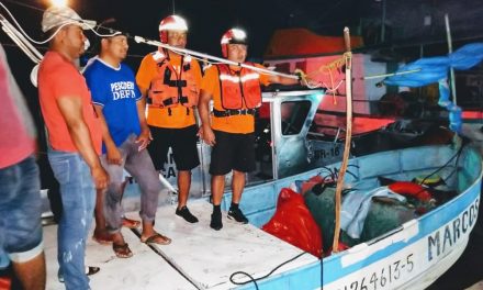 Rescatados pescadores a la deriva al norte de Telchac Puerto