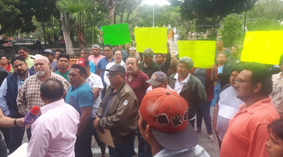 Protestan chatarreros por clausura de sus negocios