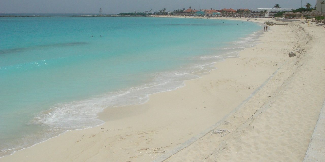 Extienden cierre de hoteles en Cancún y zonas turísticas aledañas