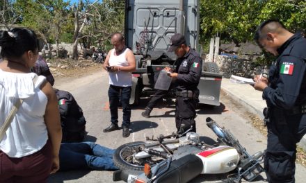 Tráiler aplasta a motociclista en Umán