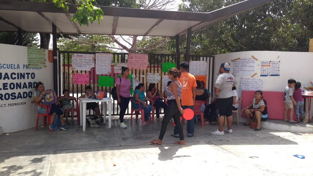 Liberan escuela primaria tras cinco días de bloqueo