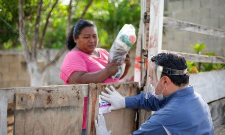 Lleva Renán apoyos alimentarios a comisarías de Mérida
