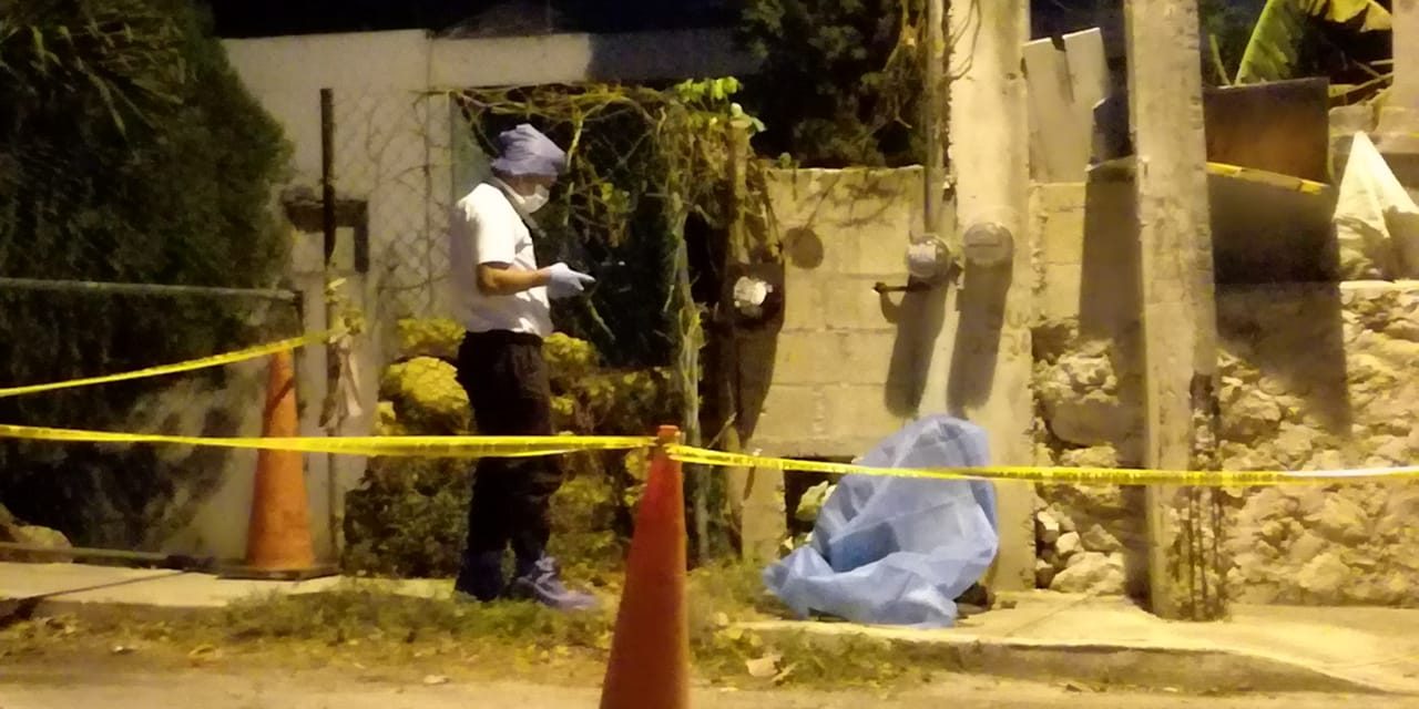 Lo hallan colgado en la puerta de su casa en Chichí Suárez