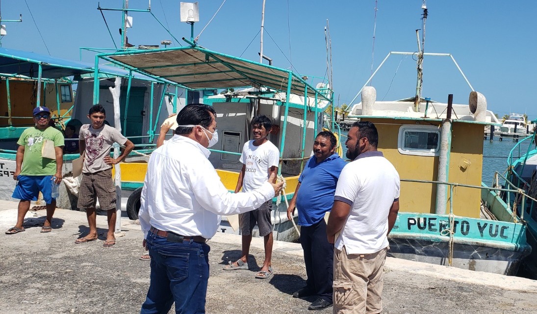 Entregan apoyos federales a casi 13 mil pescadores yucatecos