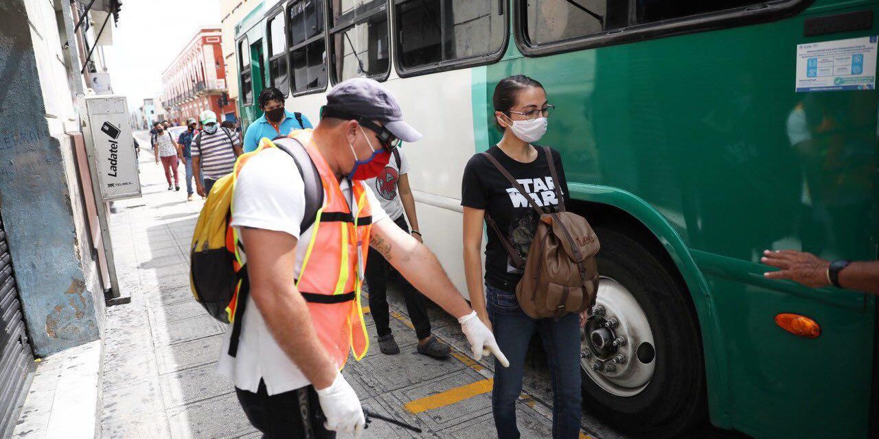 Vigilan “sana distancia” y cubrebocas en en transporte público de Mérida