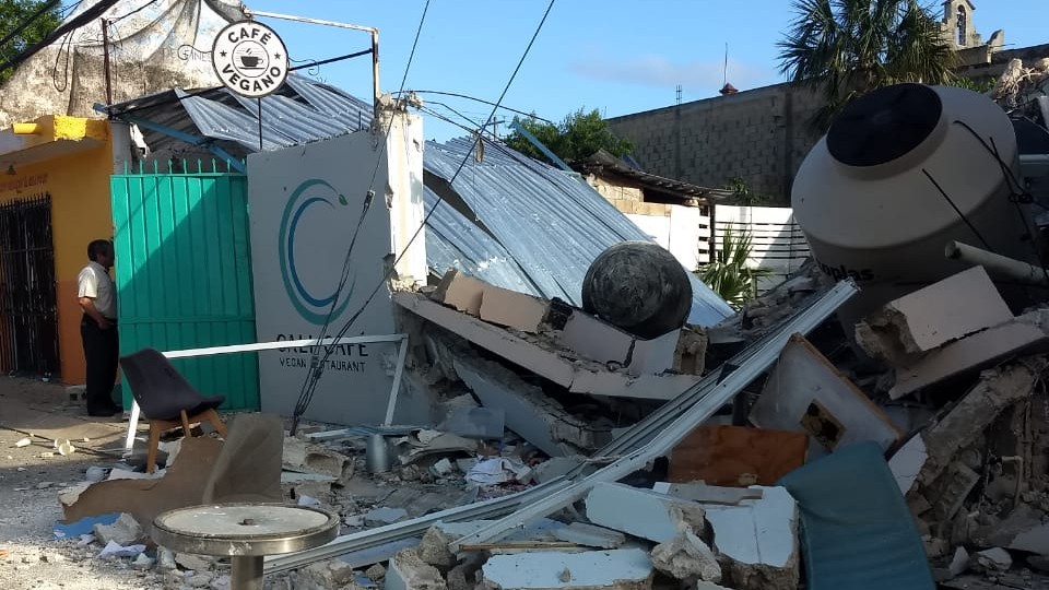 Aún cerrada por contingencia sanitaria, explota cafetería en Cozumel