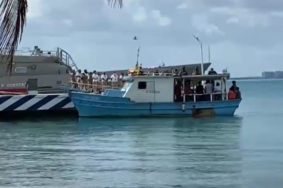 Rescata patrulla naval a 14 cubanos en altamar; llevados a Isla Mujeres