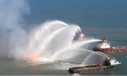 Explosión e incendio en ducto de Pemex frente a Dos Bocas, Tabasco