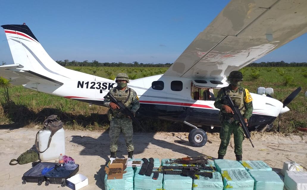 Avioneta con 350 kilogramos de posible cocaína, asegurada en Ciudad del Carmen