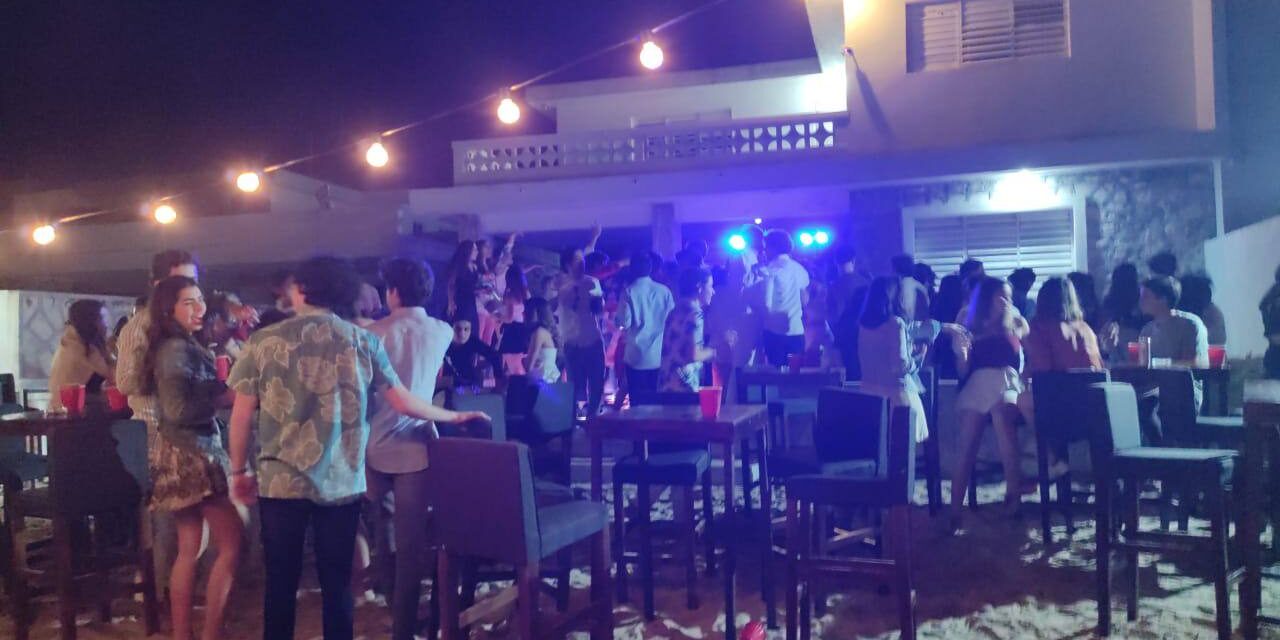 Clausuran fiesta con más de 70 jóvenes en Chicxulub Puerto