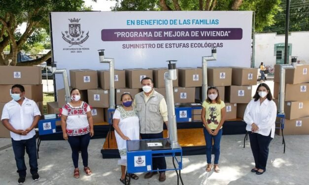 Familias de comisaría de Dzununcán reciben 40 estufas ecológicas