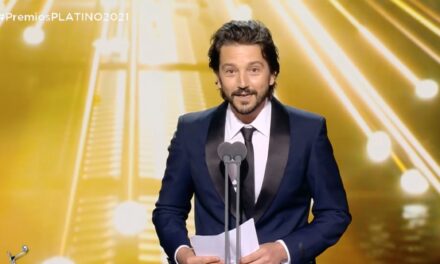 Recibe Diego Luna Premio Platino de Honor comprometido por lo que le falta por hacer