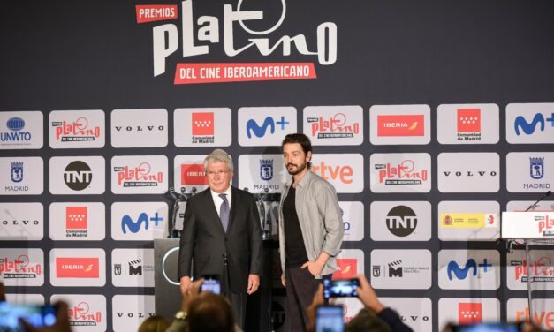 Emocionado por el premio Platino, Diego Luna reivindica honestidad en su trabajo