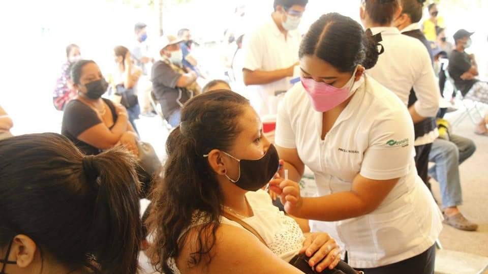 Desplome de contagios y baja de hospitalizaciones en Yucatán