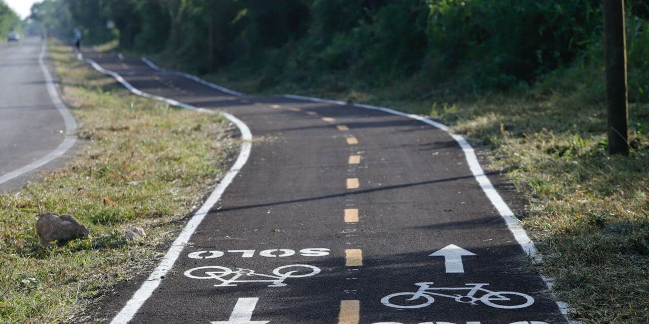 Entrega de ciclovía que va de carretera a Progreso a comisaría de Xcunyá