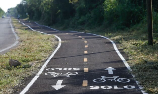 Entrega de ciclovía que va de carretera a Progreso a comisaría de Xcunyá