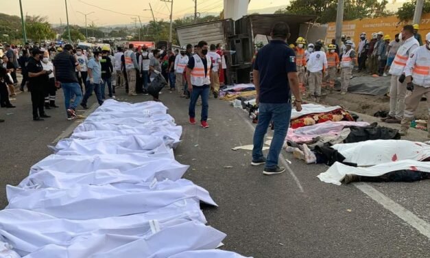Tragedia de migrantes en Chiapas: mueren decenas en volcadura de tráiler