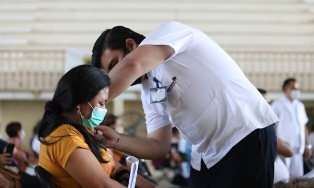 Otra baja de contagios; mueren 10, entre ellos chico de 16 años