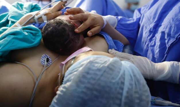Niño de tres kilos 70 gramos, primer bebé de 2022 en México