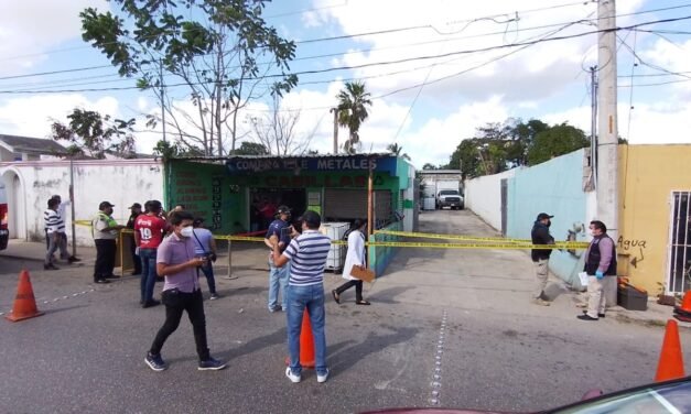 Camión aplasta a trabajador en recicladora de metales