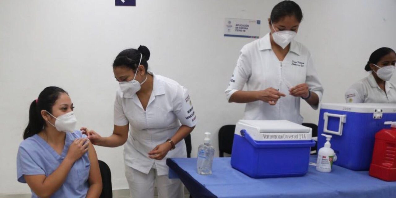 Refuerzo de vacuna a personal de áreas Covid en hospitales públicos y privados