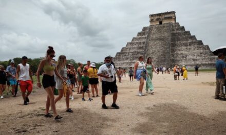 Inusual número de turistas en Chichén Itzá en Solsticio de Verano