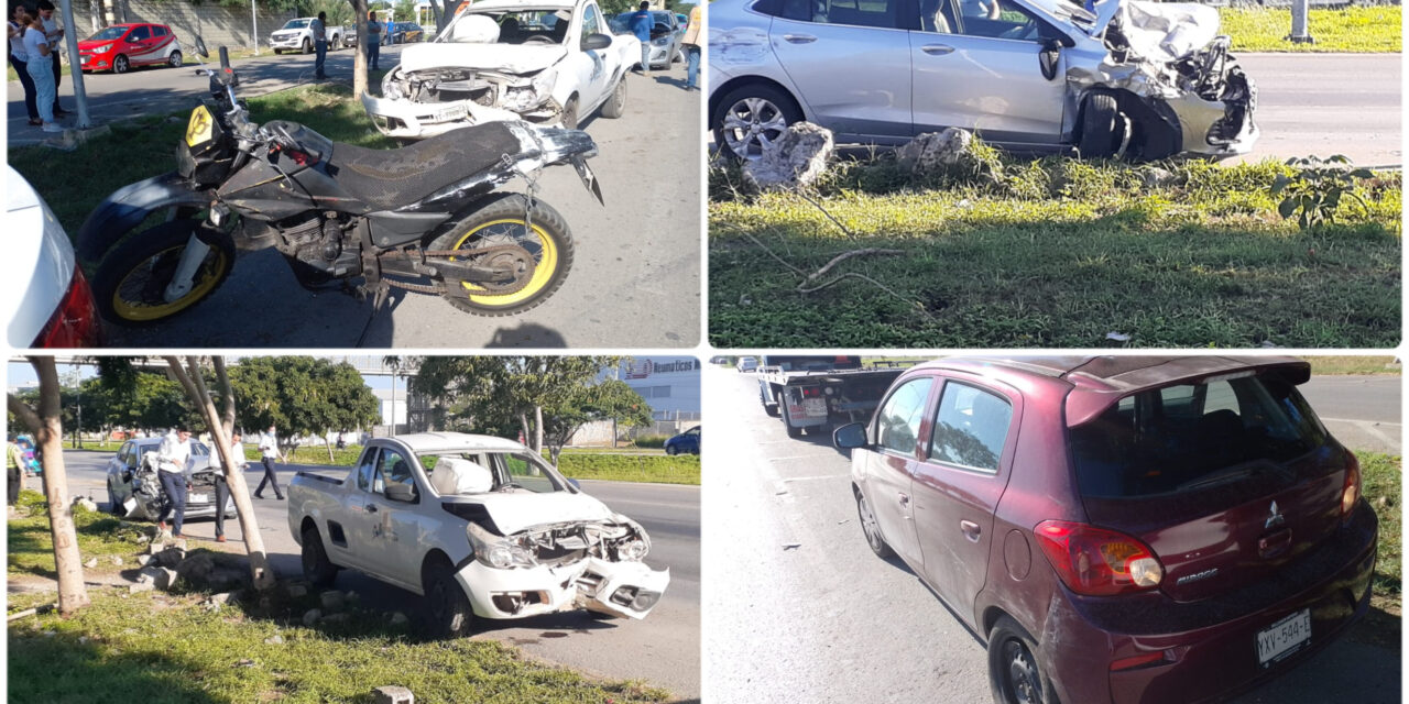 Cuatro autos y motocicleta en carambola en periférico Mérida