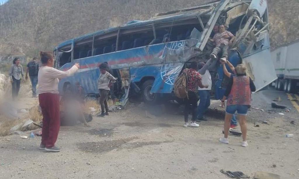 Trágica volcadura: 15 personas sin vida en autopista Cuacnopalan-Oaxaca