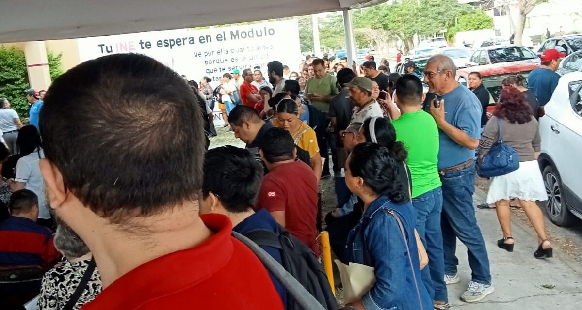 A marchas forzadas en INE; de última hora ciudadanos por credencial