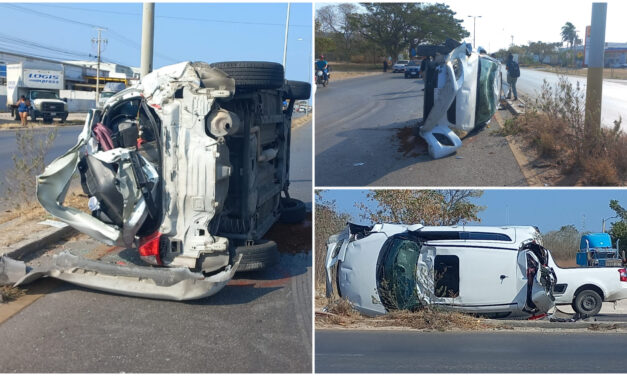Volcadura: auto destrozado en la Mérida-Umán; mujer a salvo