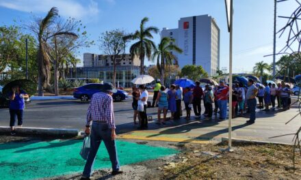 Bloquean avenida al norte de Mérida por apagones y presionan a CFE