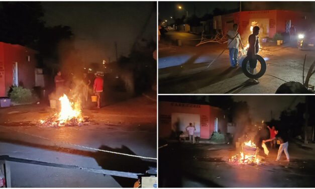 Sin luz, cierran calle y encienden fogata en Nueva Pacabtún