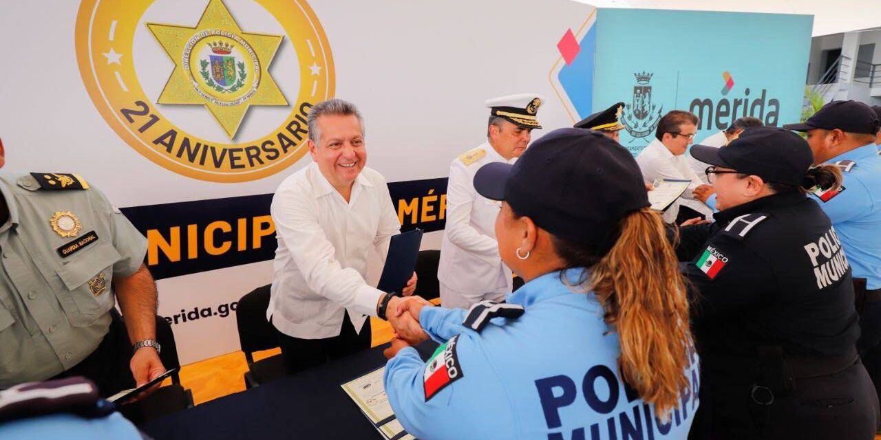 Festejo a la Policía Municipal de Mérida