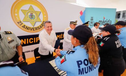 Festejo a la Policía Municipal de Mérida