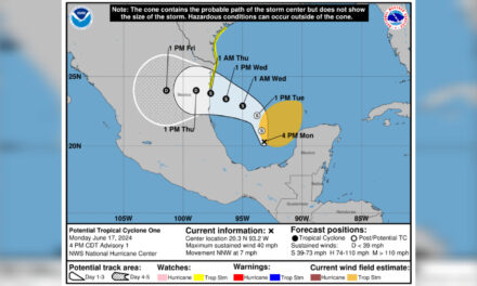 Evoluciona potencial ciclón tropical frente a las costas de Campeche