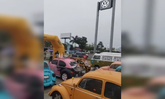 Festejan al Vocho, auto histórico que aún arranca suspiros
