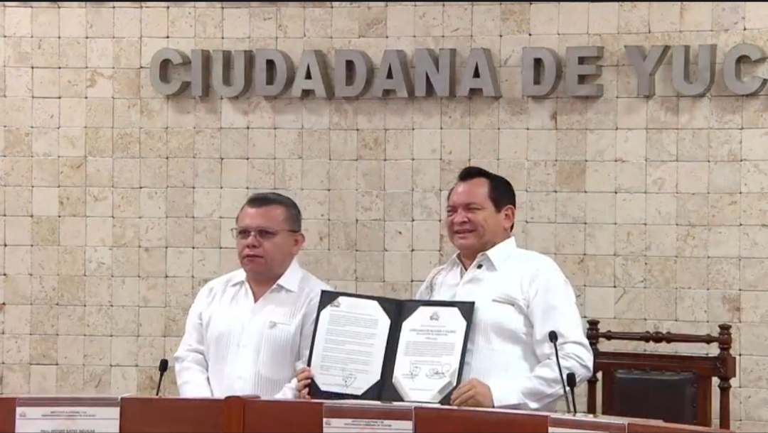 Modelo de gobierno de AMLO para Yucatán.- Huacho Díaz Mena
