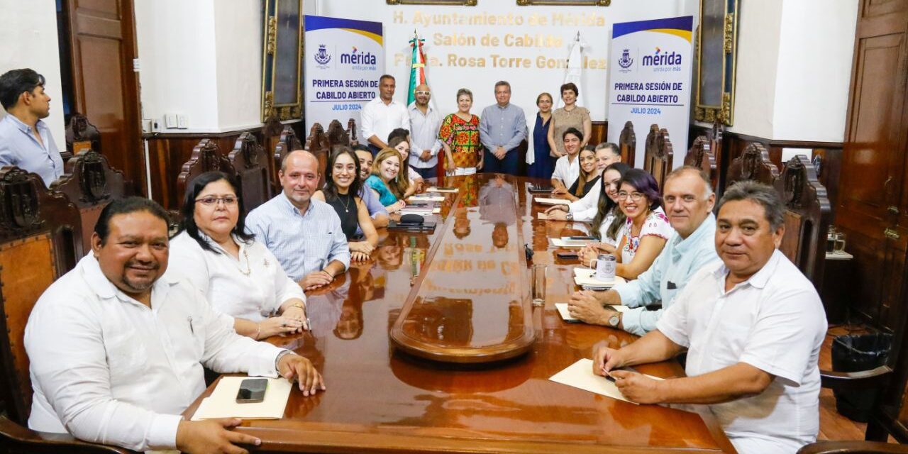 Histórica primera sesión de Cabildo Abierto en Mérida