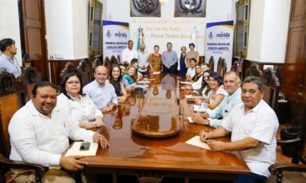 Histórica primera sesión de Cabildo Abierto en Mérida