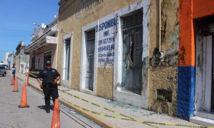 Antigua construcción del centro de Mérida registra desprendimientos