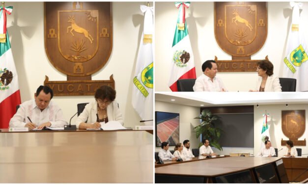 Joaquín Díaz Mena firma entrega-recepción del gobierno de Yucatán