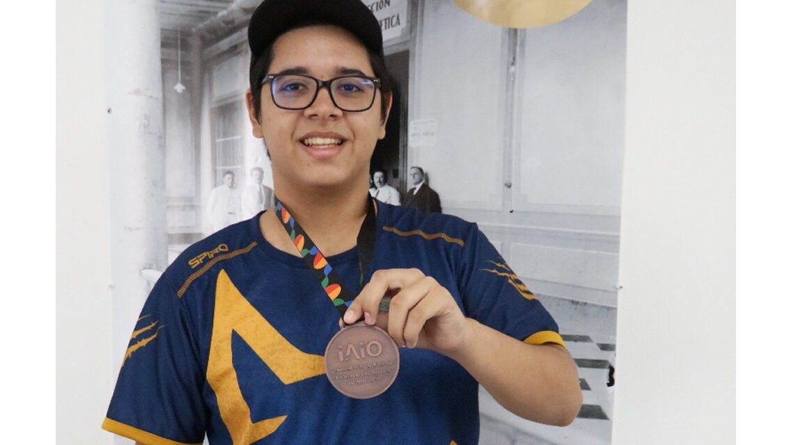 Joven yucateco Daniel Herrera Muñoz, medalla de bronce en Olimpiada Internacional de Inteligencia Artificial