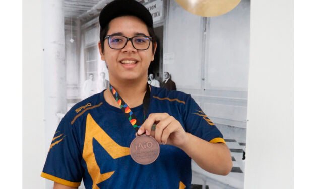 Joven yucateco Daniel Herrera Muñoz, medalla de bronce en Olimpiada Internacional de Inteligencia Artificial