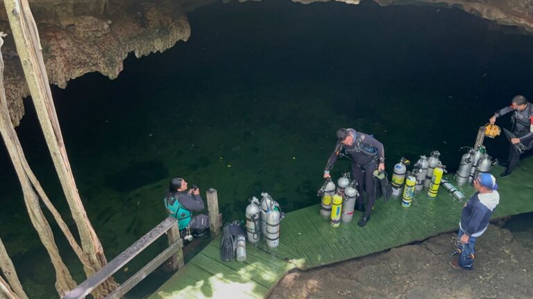 Quedó argentino atrapado a 28 metros de profundidad en cenote de Yucatán