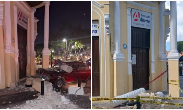 Antiguo edificio de la Plaza Grande de Mérida dañado por choque