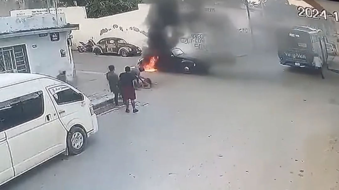 Ciudadano salva a joven madre y menor de edad en incendio de auto