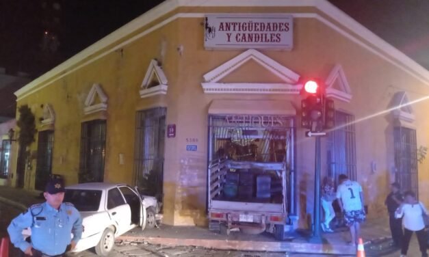 Al fondo: Estaquitas entró a tienda de antigüedades en Mérida