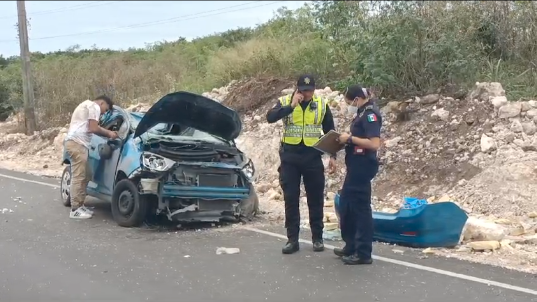 Mal final de fiesta: lleva a la novia y de regreso vuelca en periférico Mérida