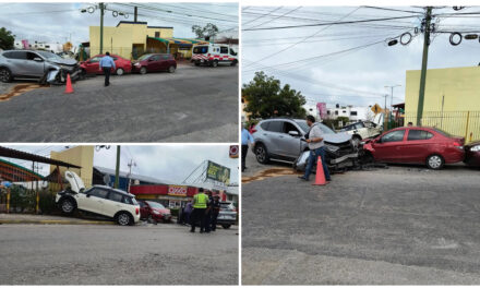 Minicooper ‘se vuela alto’ y ocasiona carambola con tres