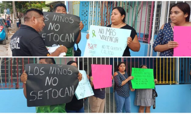 Protesta en afueras del jardín de niños ‘Ovide Decroly’, en Mérida